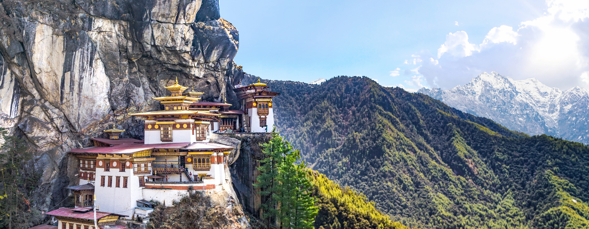 Bhutan: Weg van de massa