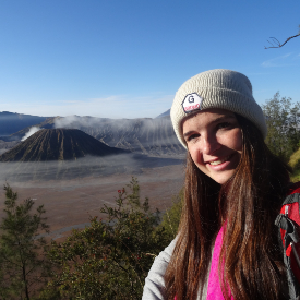 Java is zó divers! Je struint door de levendige Jalan Malioboro in Yogyakarta, ziet de uitgestrekte rijstvelden en het mystieke landschap van Dieng. Je  verwondert je over het eeuwenoude tempelcomplex Borobudur en kijkt reikhalzend uit naar elke maaltijd. In een woord: magisch! 