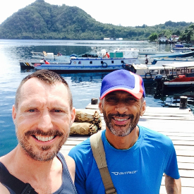 Op de Molukken vind je ongerepte natuur, heel weinig verkeer, een altijd vriendelijke lokale bevolking, prachtige witte en verlaten strandjes en heel veel eilandjes! De enige toeristen die ik tegenkwam waren Nederlandse Molukkers op bezoek bij familie.